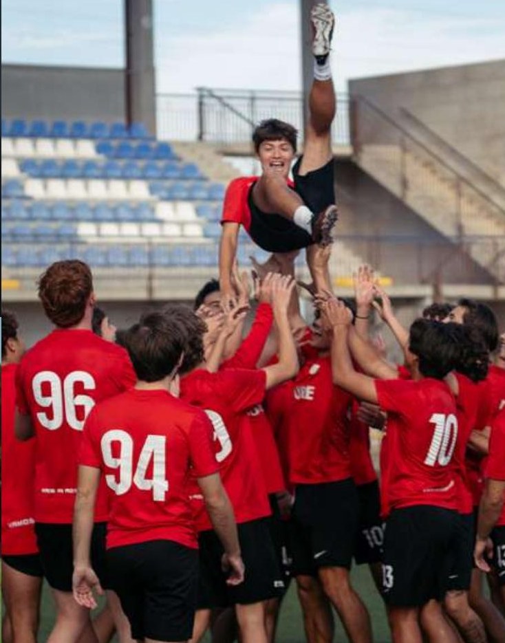 ETURE Gap-Year players celebrating together